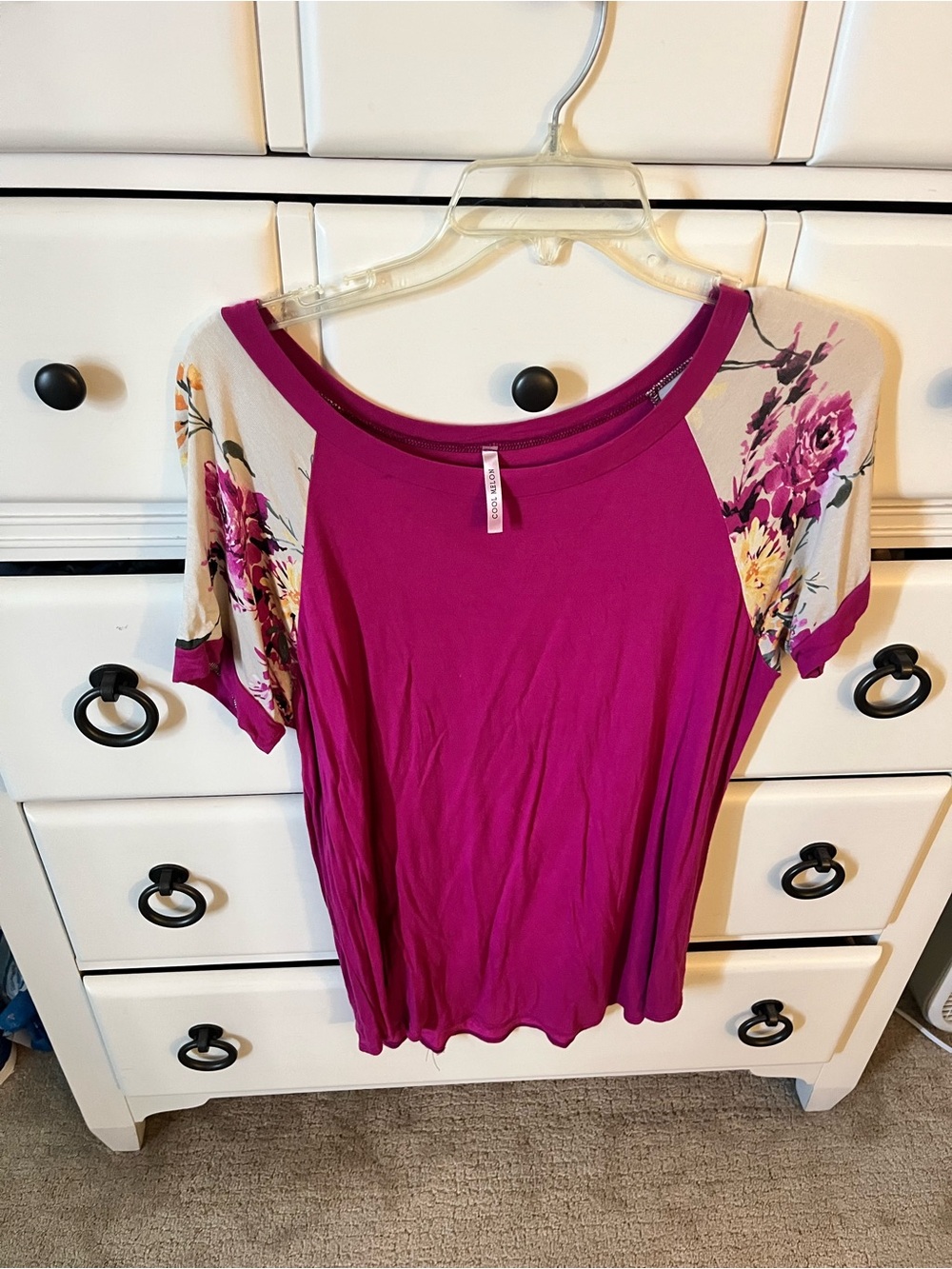 Magenta Floral-Sleeve Women's Scoop Neck Tee